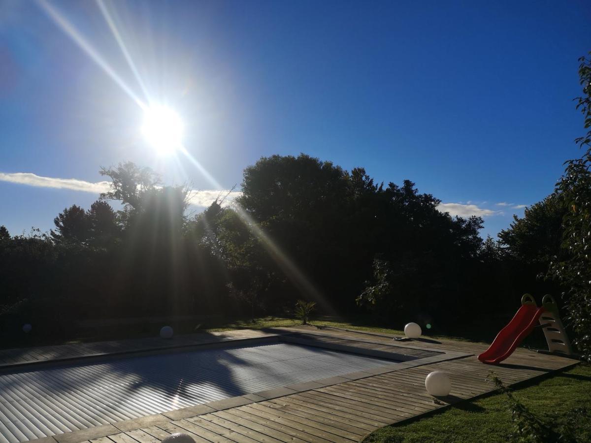 贡尼维尔索洪弗Lealie住宿加早餐旅馆 外观 照片