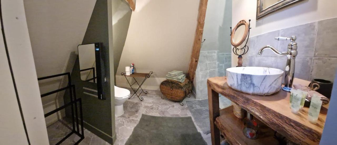 贡尼维尔索洪弗Lealie住宿加早餐旅馆 外观 照片